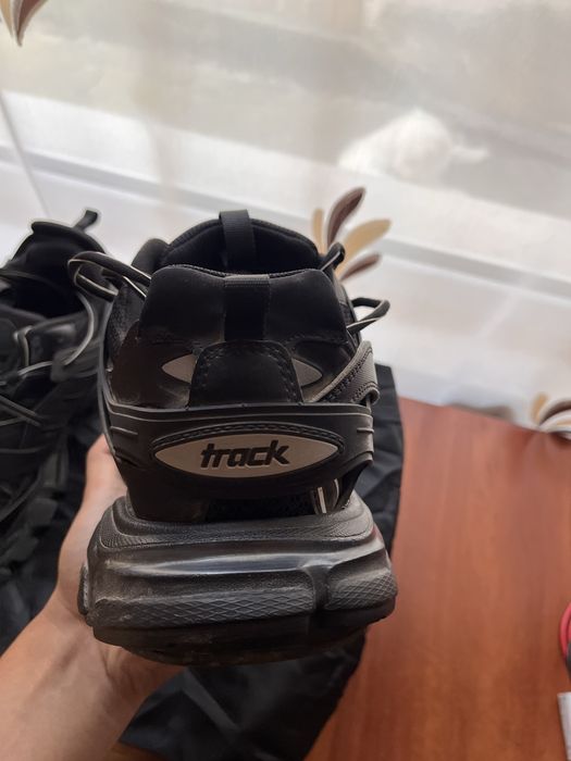 Balenciaga track ca noi