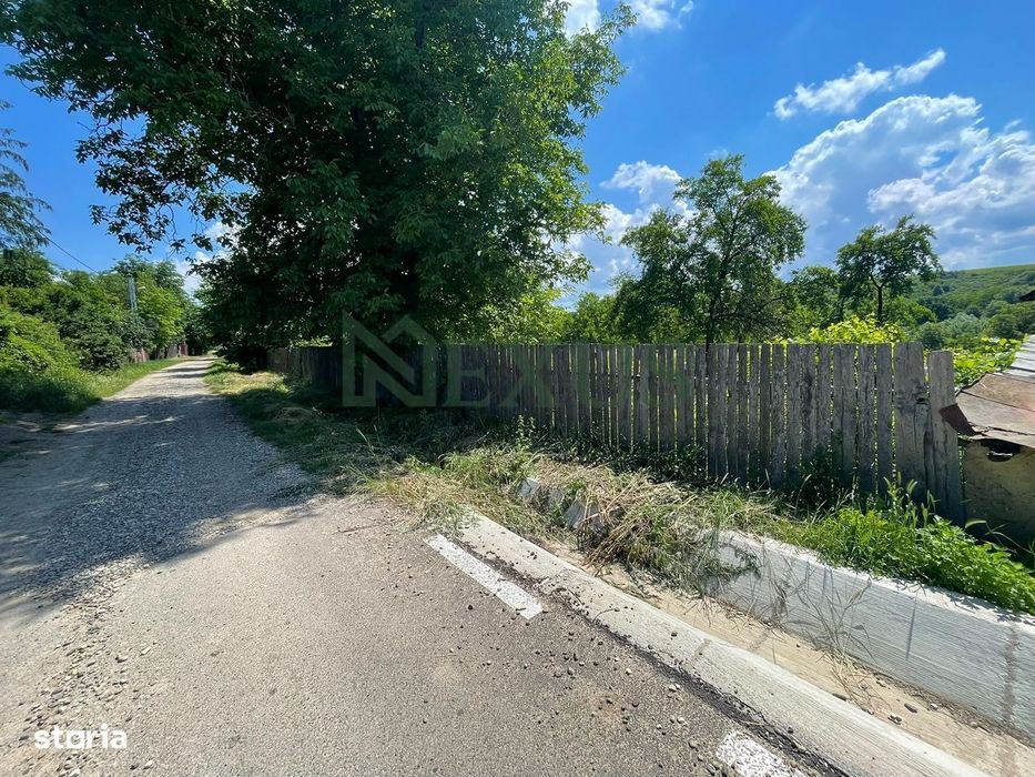 Casă bătrânească cu teren de 3.200 mp în Hertioana de Jos, jud.Bacău