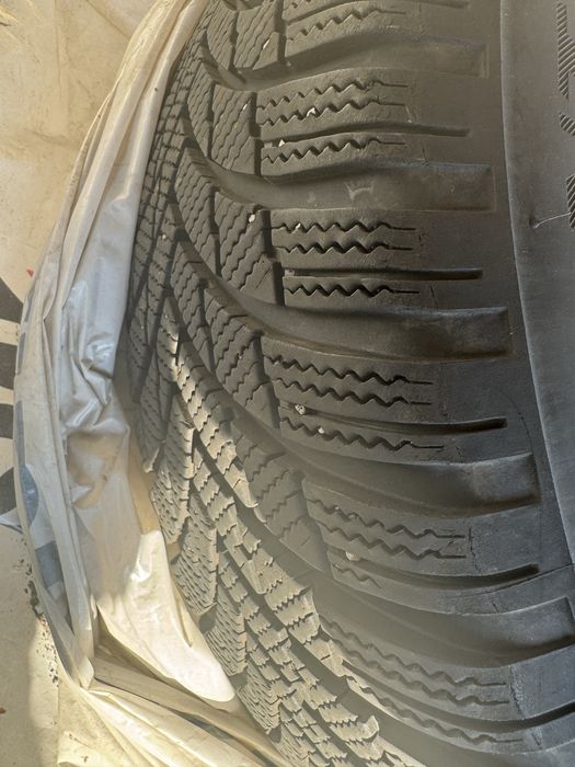 Set 4 Roti Iarna 215/60 R16 - Firestone Winterhawk 4 - DOT 23 - Anvelope cu uzura minima, profil foarte adanc.