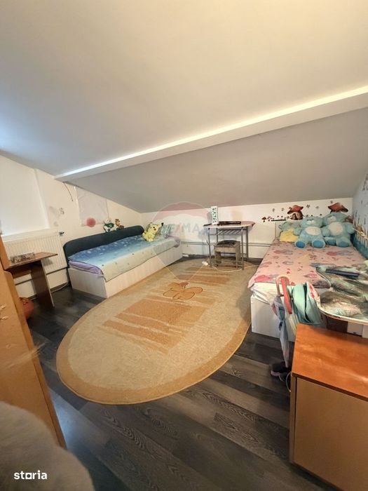 Apartament 3 camere, curte de 140 mp, Bariera Valcii, comision zero