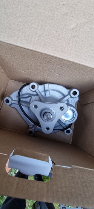 Водяная помпа на Peugeot 508