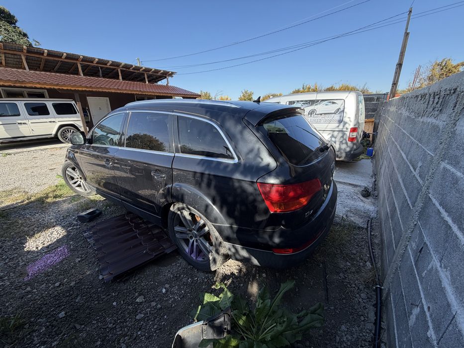 Ауди Q7 3.0 дизел 2008 Г само на части