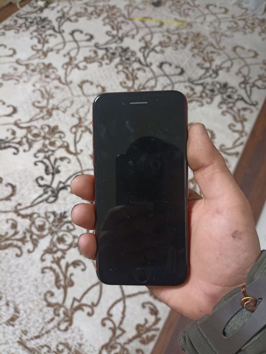 Продам айфоны 8,SE