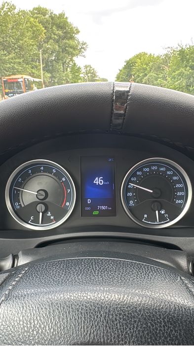 Тайота каролла  2018 год