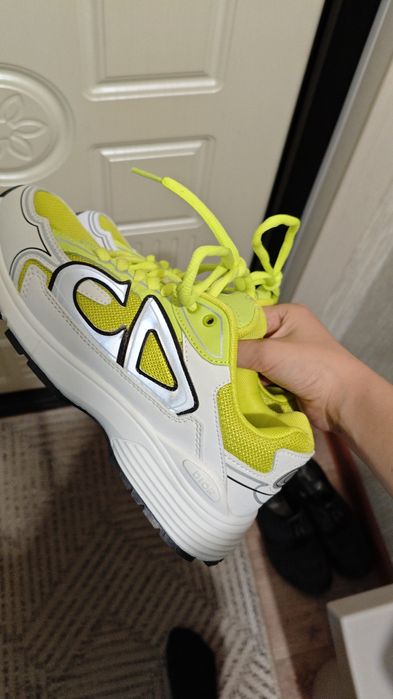 Продам кроссовки dior b30
