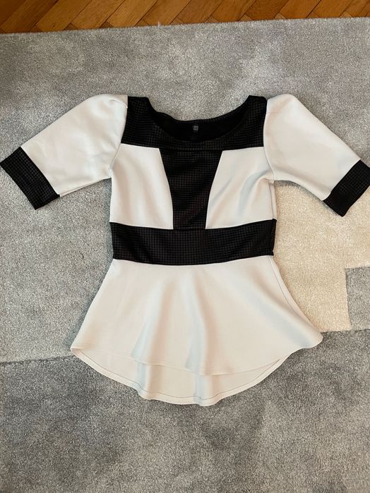 Блуза в бяло и черно с ръкав до лакът