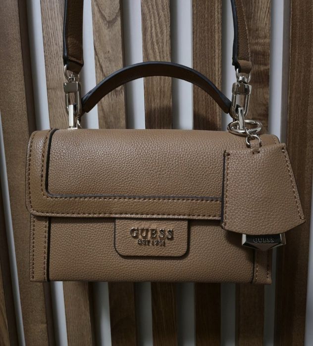 Geantă Guess, nouă, maro, din piele, pret 700 lei negociabil!