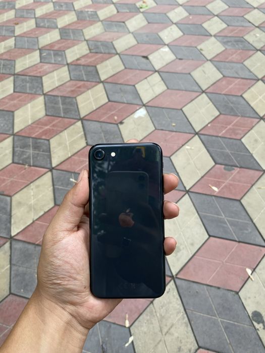 iPhone SE в отличном состоянии
