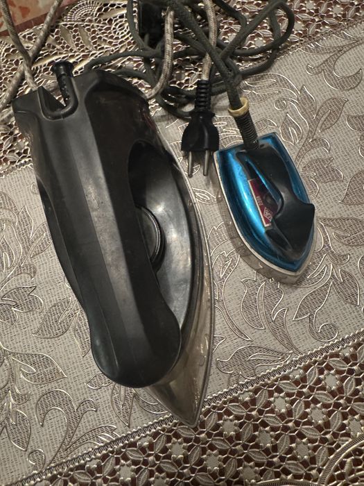 Продаются старинные утюги