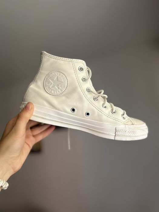 Converse alb de piele