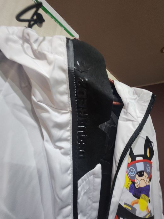 Много яка ветровка