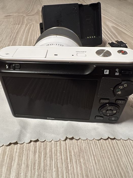 Aparat foto nikon 1 j1 cu obiectiv 30-110mm