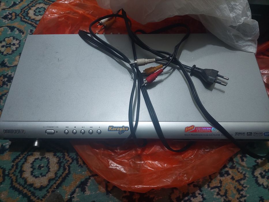 DVD плеер Samsung Karaoke Multi Progressive Scan DVD Player