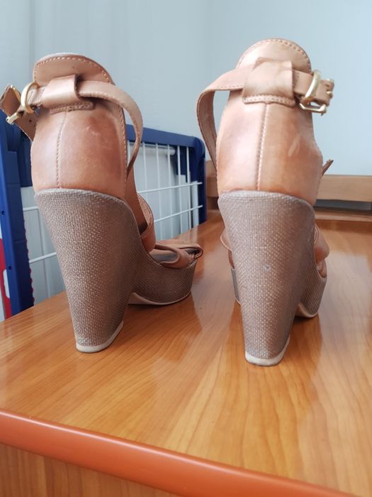 Vand sandale din piele