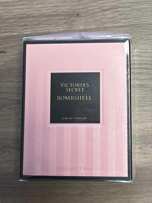 Чисто нов!! 100% Оригинален комплект Victoria’s Secret Bombshell