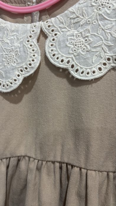 Платье бежевое нарядное на девочку