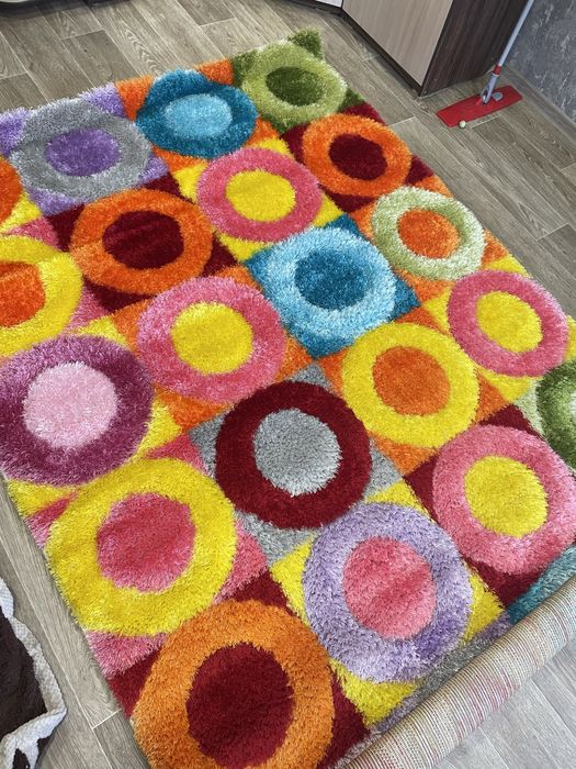 Ковер цветной красивый