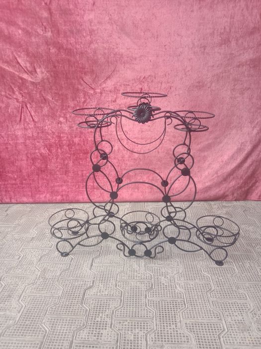 Подставки для цветов.