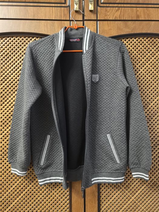 Продам кофту для мальчика на 11, 12 лет