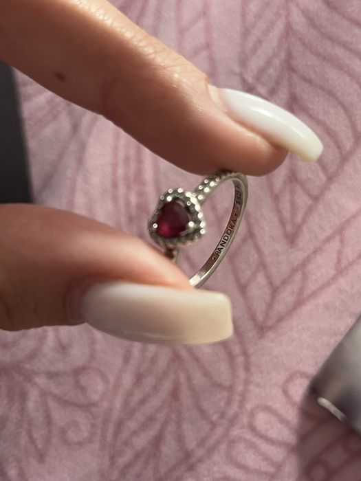 Комплект обеци и пръстен pandora с червено сърце