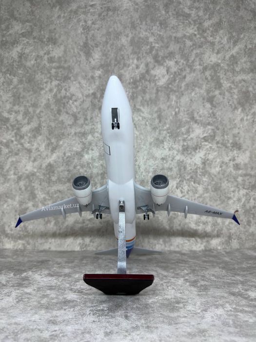 Самолет модель (BOEING-737-MAX FLY DUBAI) с LED подсветкой