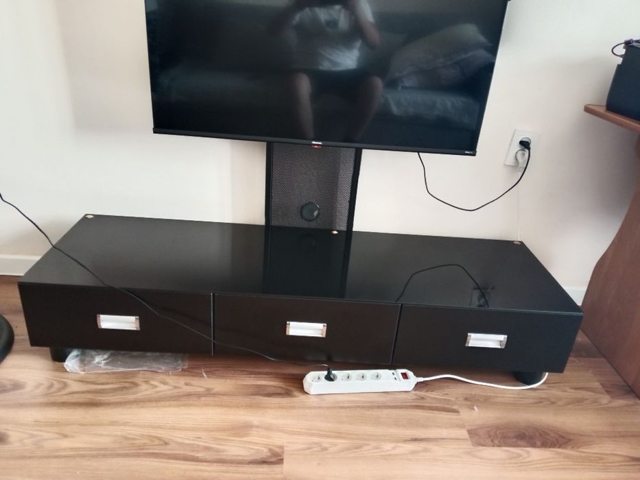 Потставка для телевизора