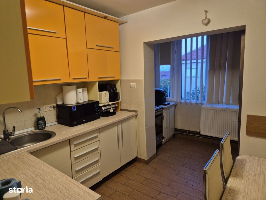 Inchiriere apart. 3 cam. decomandat , centrala pe gaz