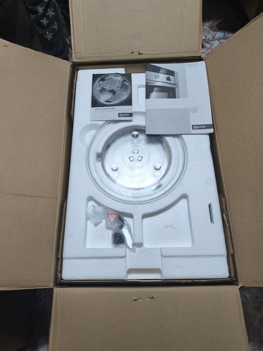 Vând cuptor microunde incorporabil neff