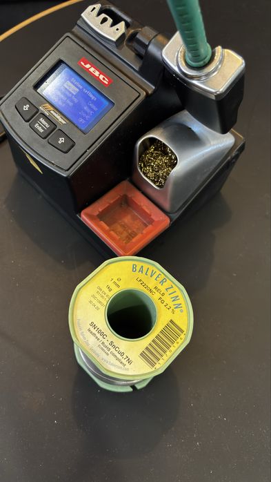 Statie profesionala de lipit JBC