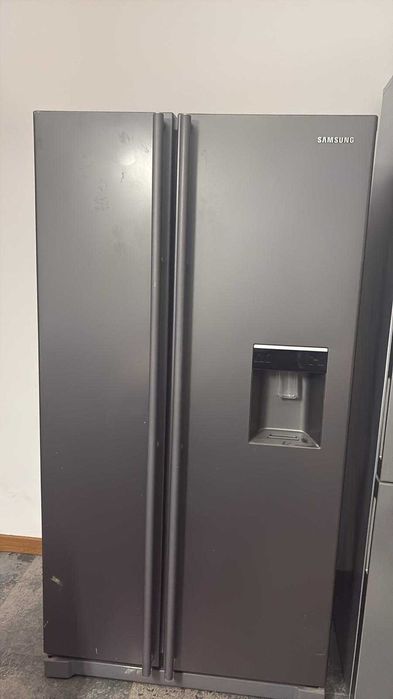 Frigider side by side