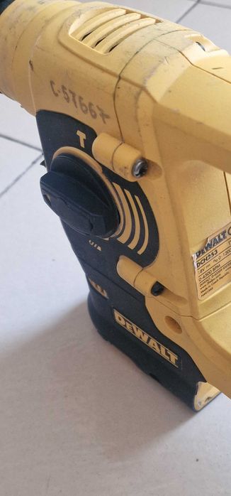 Продавам перфоратор DeWALT253