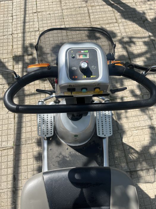 Инвалидна електрическа количка