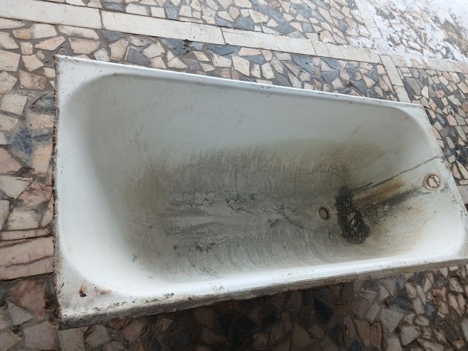 Ванна сотилади..