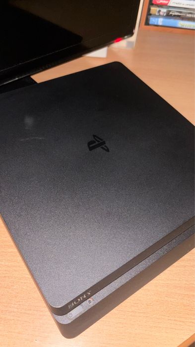 PS4 normal 1tb stocare 3 jocuri