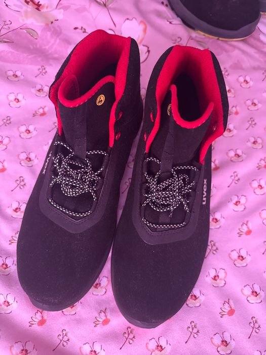 Vand Bocanci UVEX marimea 44