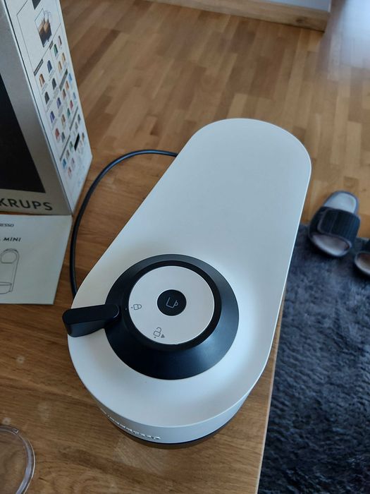Кафемашина с капсули NESPRESSO VERTUO POP Mch White