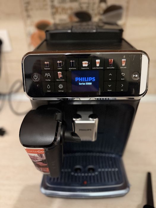 Espressor automat Philips Series 5500 LatteGo - Ca NOU
