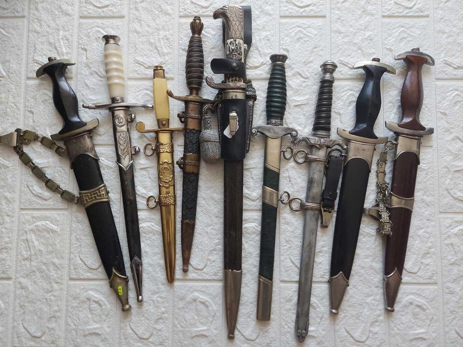 Лот остриета,кортик, нож, кинжал кама,сабя м/у 30-70 г.на миналия век