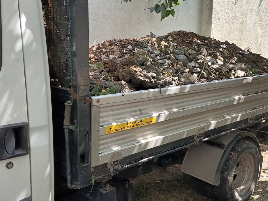 Transport moloz în saci sau vărsat