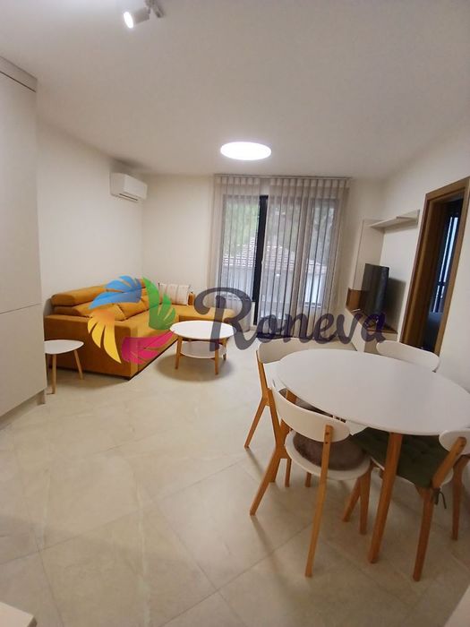 Дава се под наем Двустаен апартамент в Варна, Център - 63 кв.м за 700 € - Снимка #2