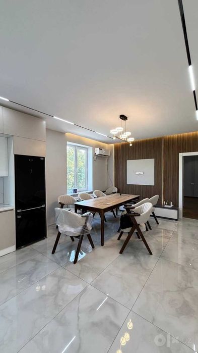 Farg'ona shaxar, Xarbiy gospitelda 4-xonalik uy sotiladi.
