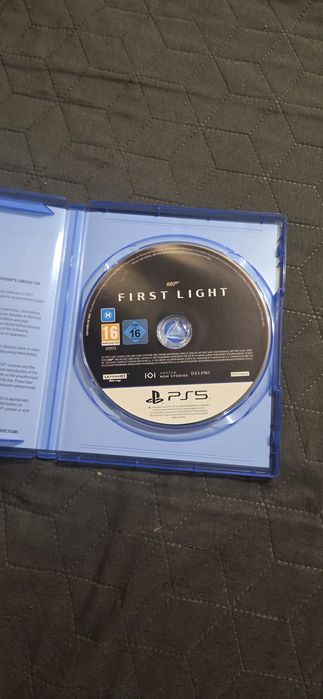 Vând joc 007 First Light pentru PlayStation 5.
