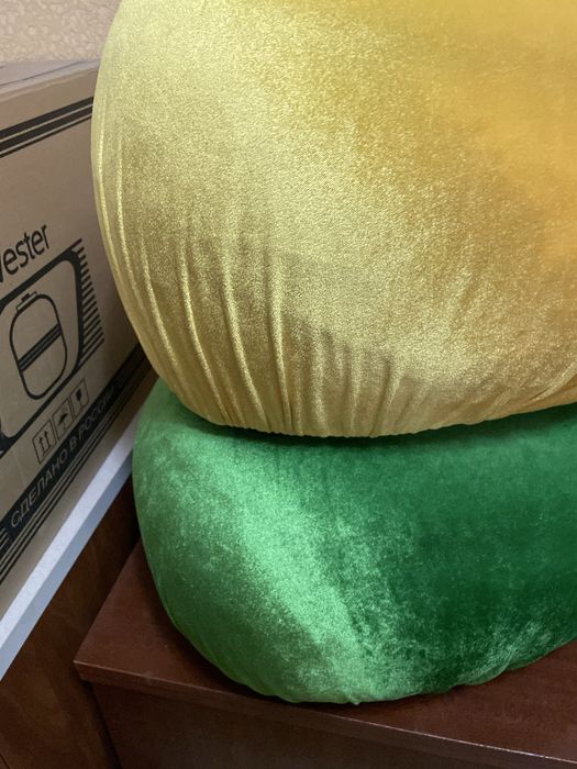 Продам 2 детских пуфика