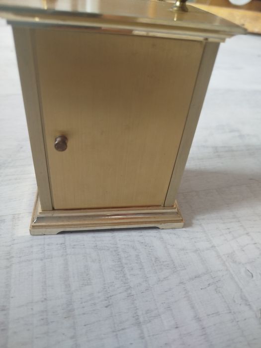 Ceas de masa president