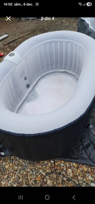 Vând jacuzzi oval cu bule recirculare încălzire pana la 40 grade este