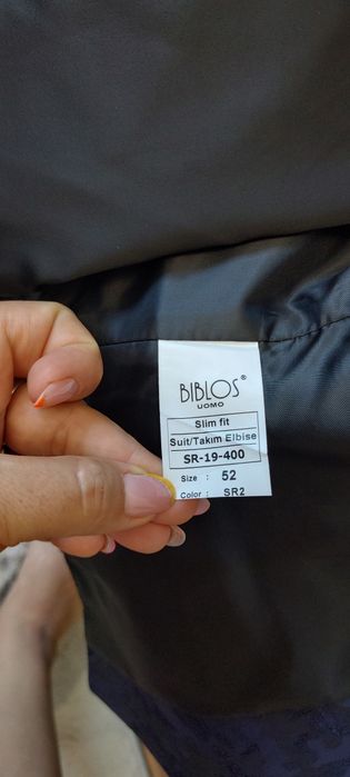 Vând costum marimea 52 slim fit!