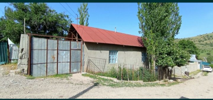 Uy Sotiladi 10 Sotkli Yusufxonaga va Chimgonga Yaqin joyda joylashgan