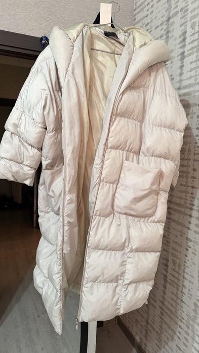 Пуховик светлый длинный