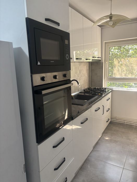 Inchiriez apartament