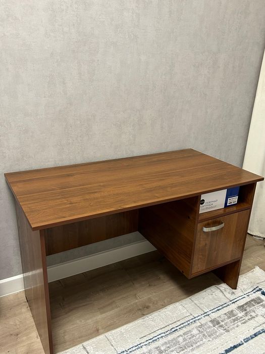 Стол письменный продаётся